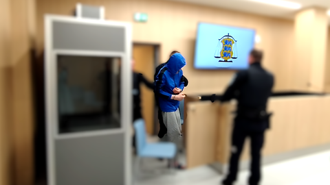 «EBAADEKVAATNE KÄITUMINE» ⟩ Vangivalvurite ründamises süüdistatav kinnipeetav tuli kohtusaalist eemaldada