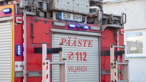 VIDEO JA FOTOD ⟩ Lasnamäel süttis ehituskeemia tehas