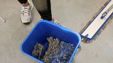 Rakenduslikus kolledžis võistlevad noored puhastusteenindajad