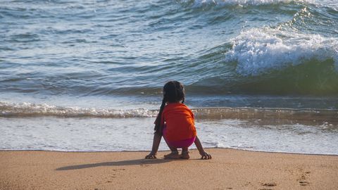 Eesti keeles ilmus menuromaan, mille tõlkeõigused müüdi hetkega 32 riiki