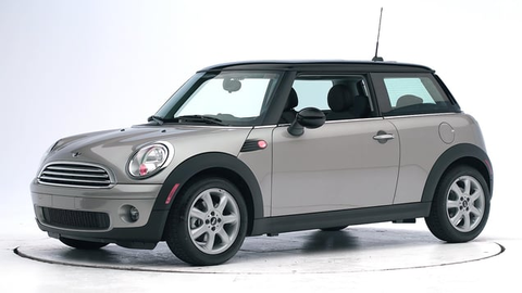 Miks võib 25 000 eurot maksev uuepoolne auto olla odavam kui 6000-eurone «vana» ja mis asi on tegelik omamiskulu?