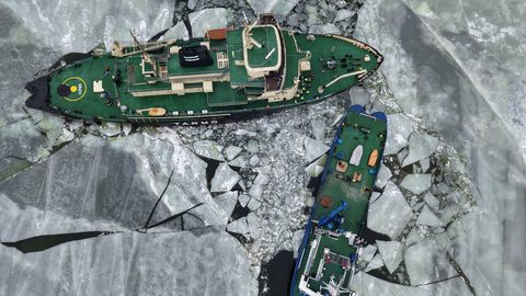 Pikk ja raske talv: jäälõhkuja aitab ikka veel laevaliiklust käigus hoida