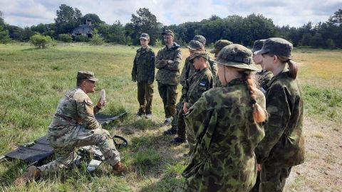 Jälle on tüli riigikaitseõpetuse ümber, nüüd bürokraatianõude tõttu