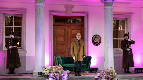 JUURIKAS ⟩ Eesti naerab