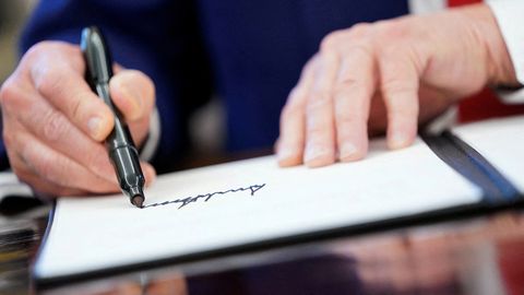 Ajalooline muudatus: Trumpi nimi ilmub USA rahatähtedele