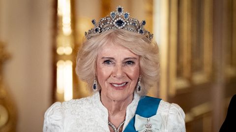 Kuninganna Camilla karm süüdistus: Meghan tegi Harryle ajupesu!