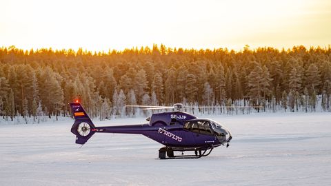 Soomes kukkus alla helikopter nelja inimesega pardal
