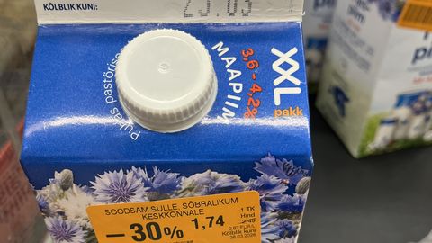 FOTOD ⟩ «Miks müüakse aegunud piima ja veel nii kallilt?» Rimi klient sattus osteldes kummalise olukorra peale