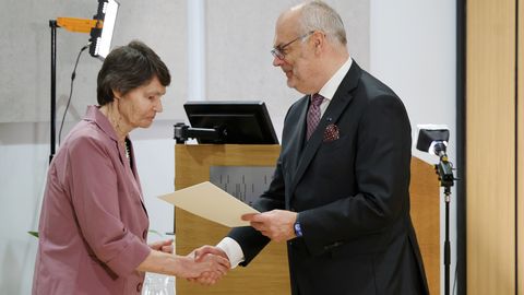GALERII ⟩ President Alar Karis andis üle rahvaluulepreemiad