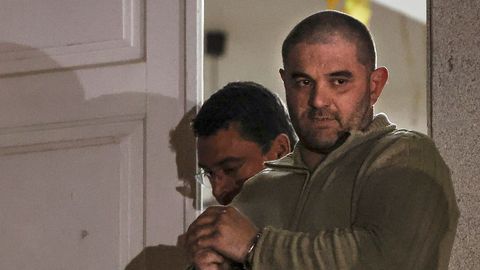 Prantsuse politseinikku kahtlustatakse oma laste emade röövimises ja tapmises