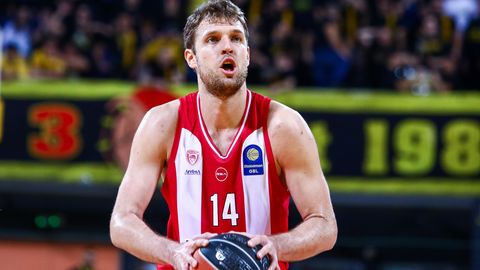 Olympiacose mängija varasema treeneri kohta: ma ei ütleks talle isegi tere