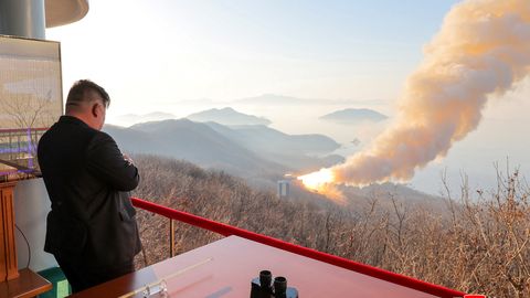 BLUFF? ⟩ Eksperdid kahtlevad Põhja-Korea uue raketimootori kohta käivates väidetes