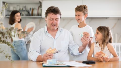 ÜLLATAV ⟩ Värskest uuringust selgub, kuhu laste taskuraha tegelikult kaob