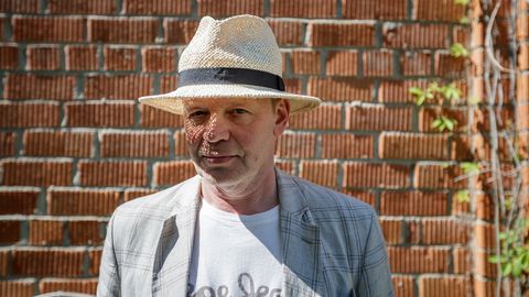 HENDRIK TOOMPERE ⟩ 1993. aasta suvi oli nii külm, et nägu kange. Sündmused Ida-Virus samal ajal väga kuumad