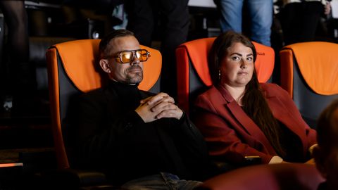 GALERII ⟩ Stiilne rahvas vaatas vallatut filmi: esilinastus komöödiajärg «Svingerid 2»