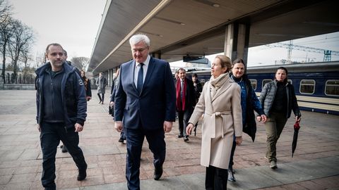 Kallas saabus Butša veresauna aastapäeval Kiievisse