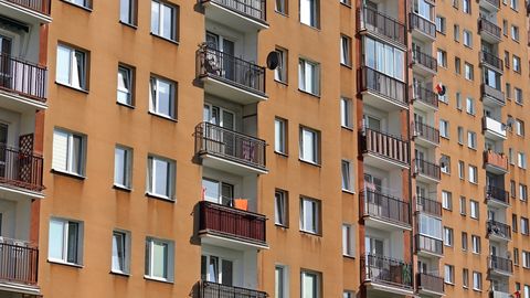 KOLETU KURITÖÖ ⟩ Mõlemad vanemad tapnud tütar peitis nende laipu korteris: mõrv tuli ilmsiks tänu ühistu tegevusele