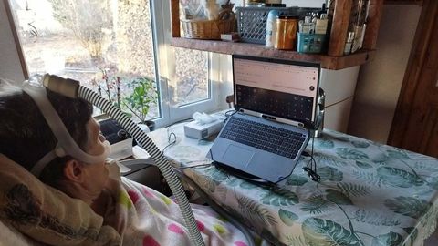 Vald püüab üle keha halvatud naist saata vastu ta tahtmist õendusteenusele