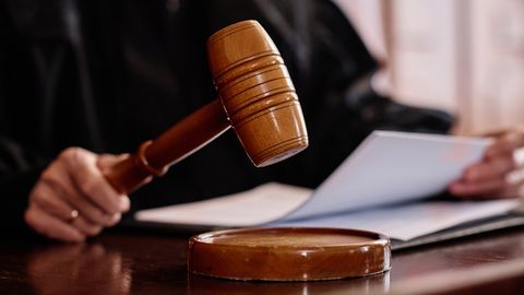 VIRAALNE VIDEO ⟩ Naine liitus kohtuistungiga ise samal ajal autot juhtides: «Arvate, et ma olen nii rumal?»