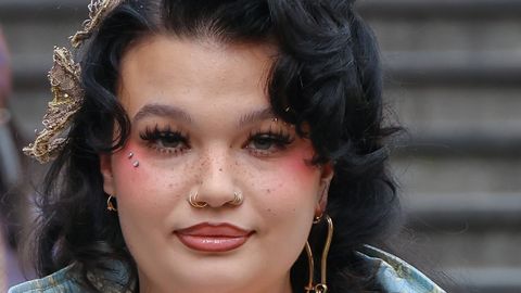 Laulja Lola Young tunnistab, et on mõnuainetega pahuksis: taastun narkosõltuvusest pärast seda, kui laval kokku kukkusin