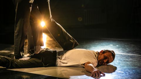 Lavale jõuab poeetiline ja häirivalt aus lugu