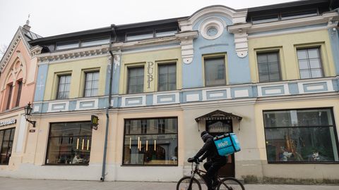 «MIS TE URGITSETE?» ⟩ Värvika ajalooga Viru tänava maja teine korrus kogub tolmu, omanik ei kommenteeri