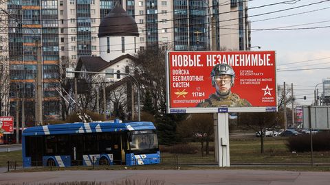 KAHURILIHA NAPIB ⟩ Vene ülikoolid said Kremlilt käsu sundida tudengeid sõjaväkke astuma