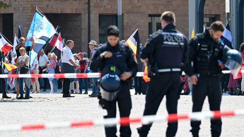 Riigipööre ja ministri rööv: Preisi kuningriiki luua üritanud Saksa eakad jõudsid kohtu ette