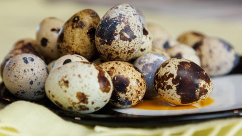 Võtke pühadeks vutimunad! Loodus värvib need teie eest