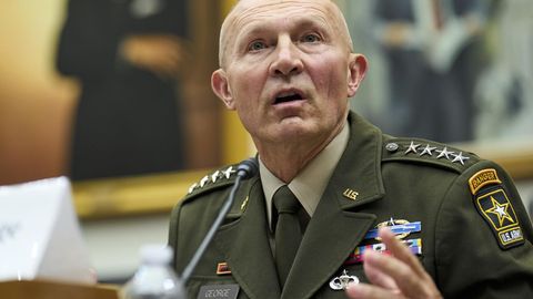 Trumpi sõjapeavalu keskel said hundipassi maaväe ülem ja justiitsminister