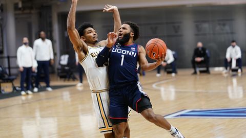 Tuntud räppar sõlmis 41-aastaselt profikorvpalluri lepingu