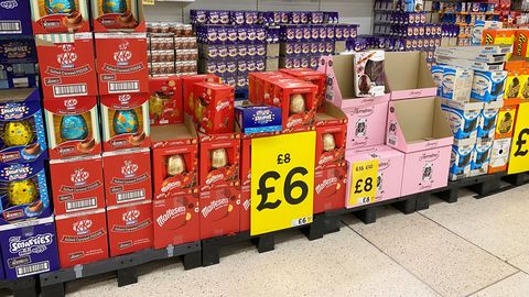 VIDEO ⟩ Inglase kultuurišokk Eestis: kus on kõik pühademunad?