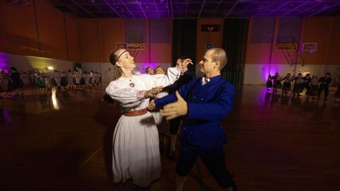 GALERII ⟩ Suurejoonelisel öötantsupeol kepsles üle poole tuhande tantsija