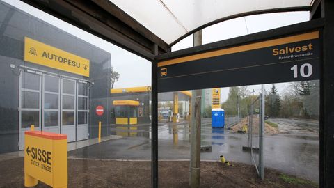 Autopesulas valesti pargitud auto tõi omanikule kopsaka kahju