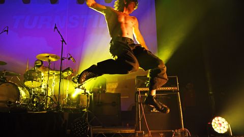 JÕHKER KÄTTEMAKS ⟩ Grammyga auhinnatud bändi endine kitarrist püüdis tappa bändikaaslase isa