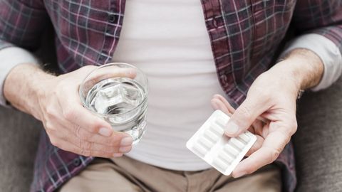 ETTEVAATUST ⟩ Ibuprofeenil on ohtlikud koostoimed nende 10 ainega