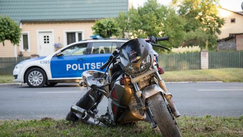 PÜHADE LIIKLUSSALDO ⟩ Üle 100 kilomeetri tunnis kiirust ületanud sohver ja teelt rammitud tsikkel