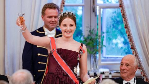 NAISED TROONILE ⟩ Euroopat ootab ees kuningannade ajastu