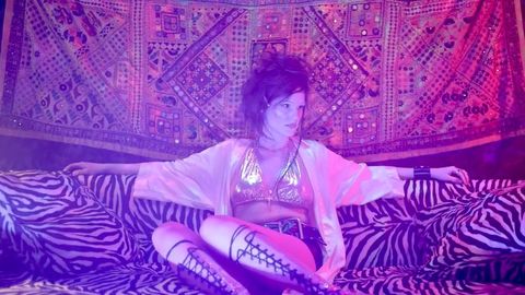 Värvikirev Eesti lauljatar heleenyum kleidiapsakast: «See juhtus, kui natukene rohkem liigutasin või keerutasin»