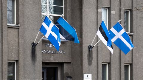 Ukraina lipu kadumine Pärnu linnavalitsuse hoonelt vallandas tulise sõnasõja