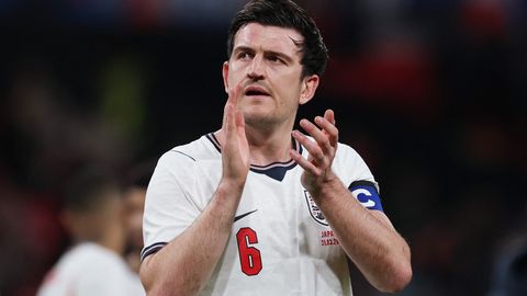 Palgakärpe vastu võtnud Manchester Unitedi kaitsja pikendas klubiga lepingut