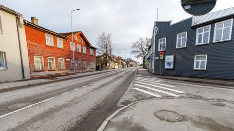 Mehed peksid Pärnus päise päeva ajal halastamatult noorukit, pealtnägija astus vahele