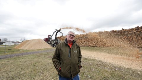 Maamess läheneb, Tähtveres kerkib hiiglaslik hakkpuiduhunnik
