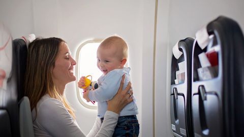 ÜLLATAV ⟩ Beebi, kes sündis lennukis, võib jääda kodakondsuseta – ekspertide sõnul on lapse staatus ebaselge