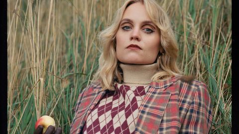 TAGASI MINEVIKKU ⟩ Laulja Anett Tamm käib oma muusikalise alter ego Alonette’iga stiilselt käsikäes