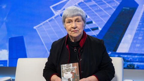 RAUDSAARE DIALOOGID ⟩ Anu Raud: Sinine silmakivi ja miinikollane ning kõik need teised tähtsad Eesti värvid