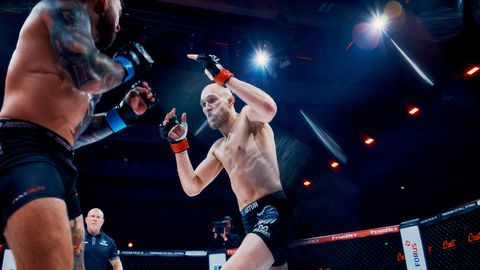 VIDEO ⟩ Vabavõitleja Maikel Asturi vastane lubab, et paneb eestlase kolmandas raundis alistuma