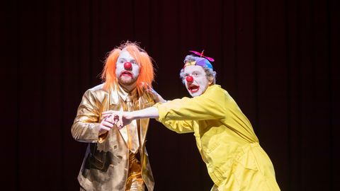 ARVUSTUS ⟩ Poliitiline klounaad valmistab ette diktaatori sündi