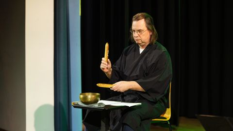 GALERII ⟩ Kirjanike Majas kõlas Kaplinski ja hiina luule vaikne dialoog