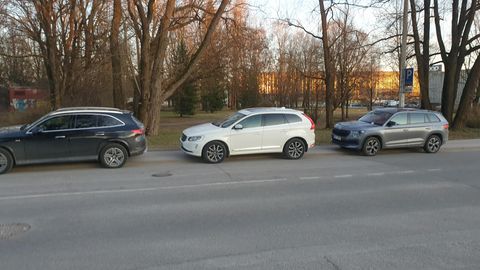 Korvpallisõpru ootas pärast mängu kopsakas rahatrahv. Linnavalitsus: spordisündmusel osalemine ei ole vabanduseks liikluseeskirju rikkuda